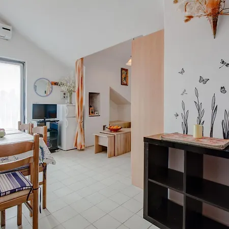 With Beautiful View And Big Terrace Vrboska