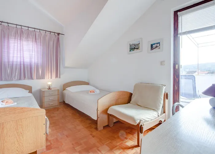 Apartment With Beautiful View And Big Terrace Vrboska