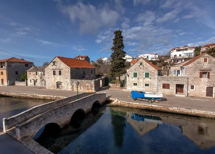 With Beautiful View And Big Terrace Vrboska